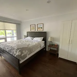 Homestay Yonge And Finch Subway !l Spacious & Bright Private Bedroom With Shared Amenties Toronto