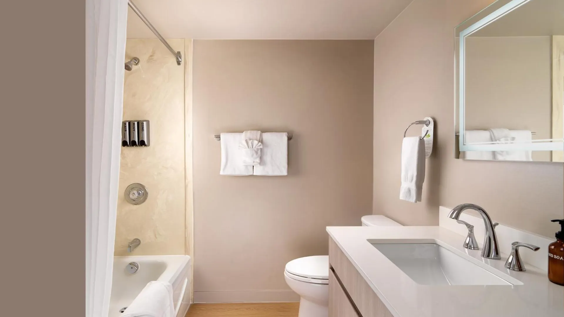 Huntingdon Hotel And Suites Victoria