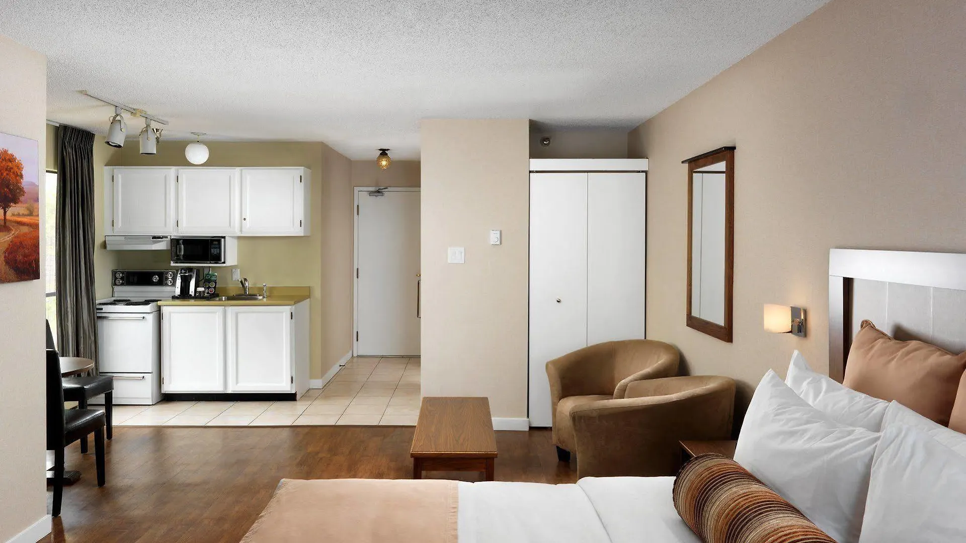 Huntingdon Hotel And Suites Victoria