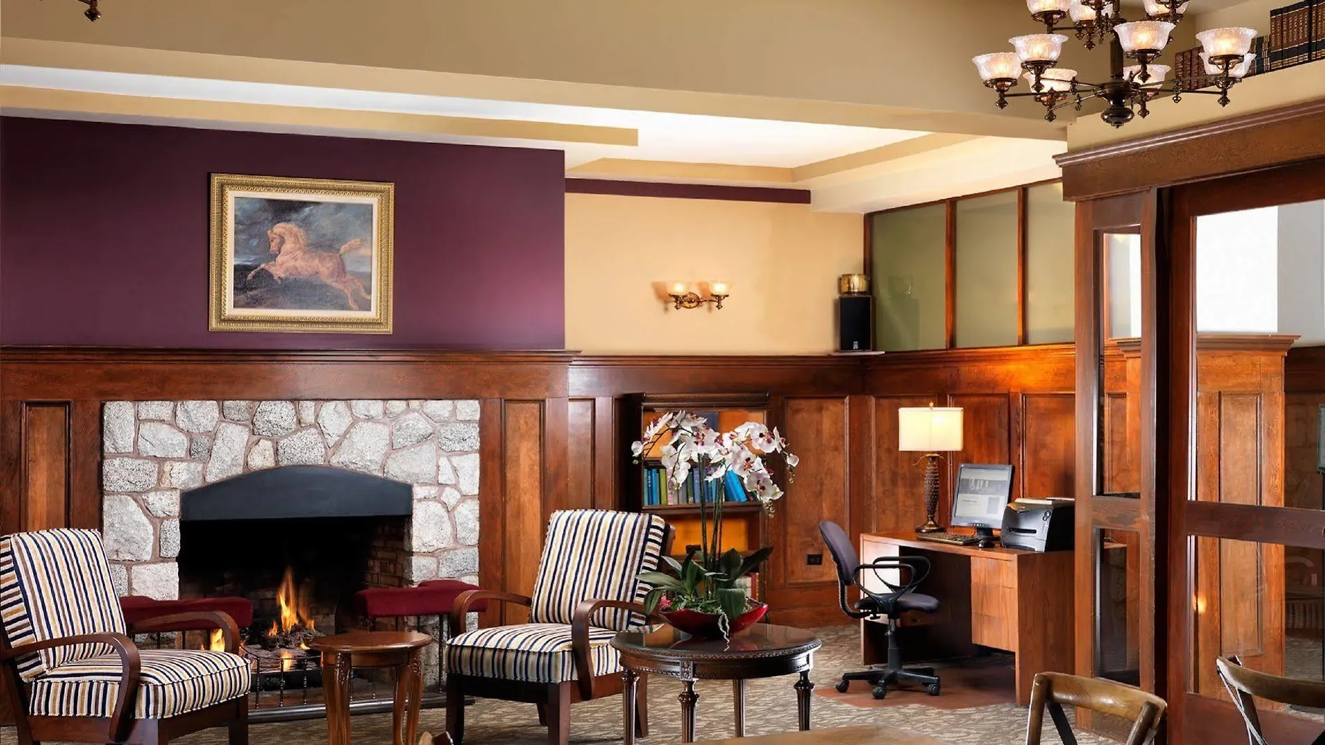 Huntingdon Hotel And Suites Victoria